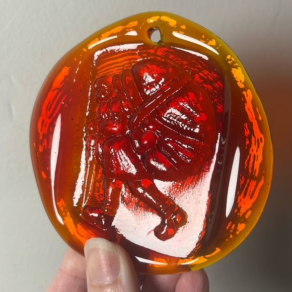 Handmade Amberina Pressed Glass Santa Claus Sun Catcher Ornament - Picture 5 of 5